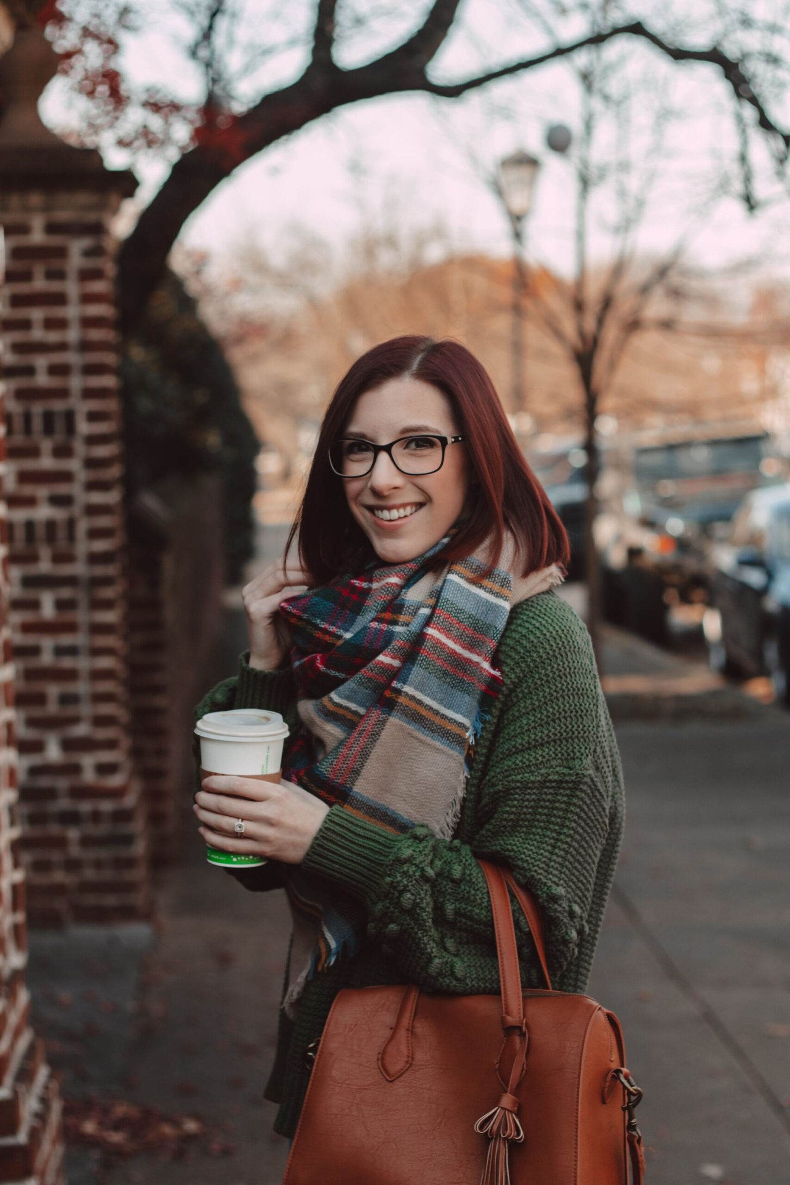 Foolproof Travel Outfit For Fall + Tips : Leggins, Plaid Scarf