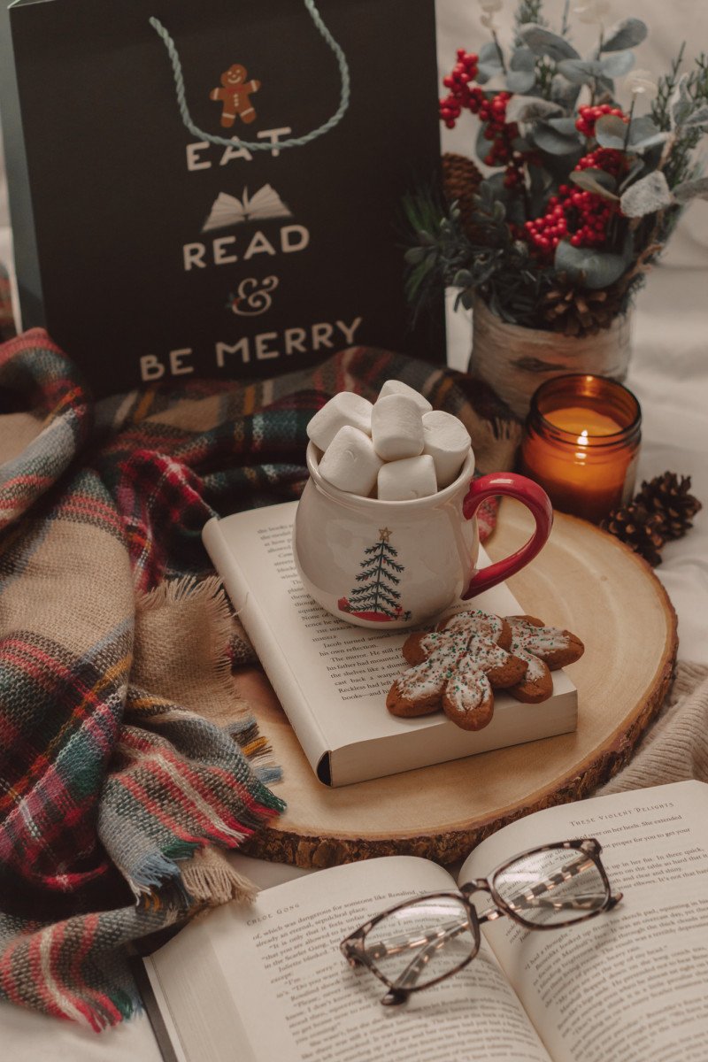 35 Last-Minute Gifts Under $75 by The Espresso Edition cozy book and lifestyle blog