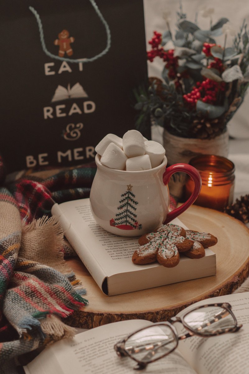 35 Last-Minute Gifts Under $75 by The Espresso Edition cozy book and lifestyle blog