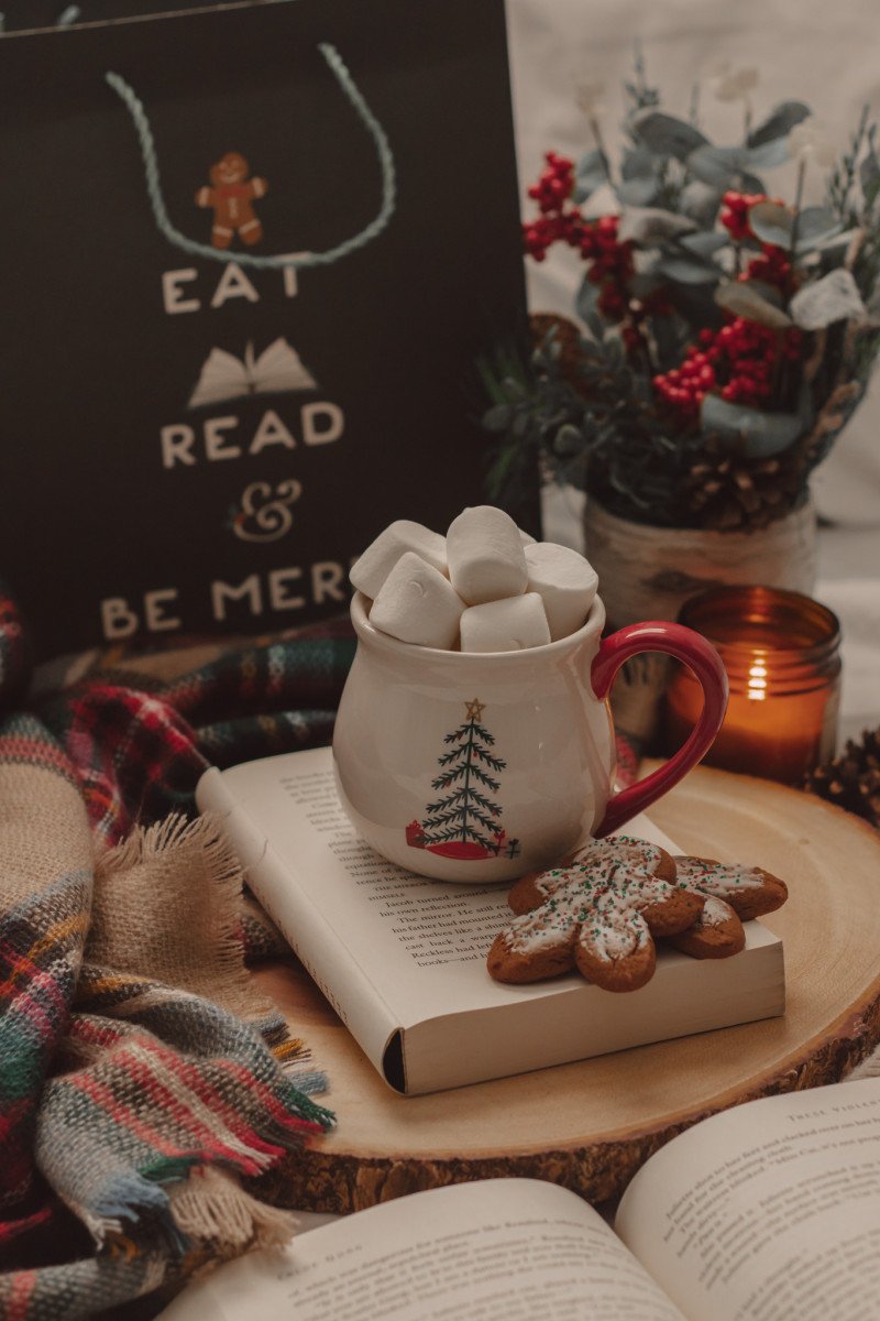35 Last-Minute Gifts Under $75 by The Espresso Edition cozy book and lifestyle blog