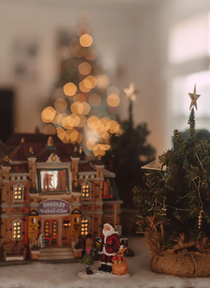 How to Start a Collection of Holiday Village Pieces